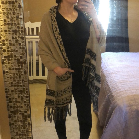 Kendall + Kylie sleeveless sweater - Picture 2 of 2